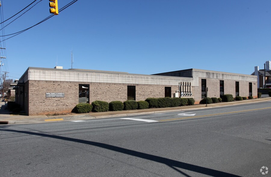 111 W Pine St, Graham, NC for lease - Building Photo - Image 2 of 23