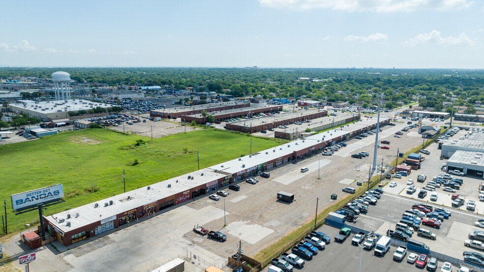 4701 Ayers St, Corpus Christi, TX for lease - Building Photo - Image 2 of 5