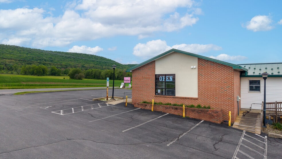 4576 Penns Valley Rd portfolio of 2 properties for sale on LoopNet.ca - Building Photo - Image 2 of 23