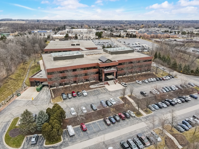 255 Fiserv Dr, Brookfield, WI à vendre - Aérien - Image 2 de 8