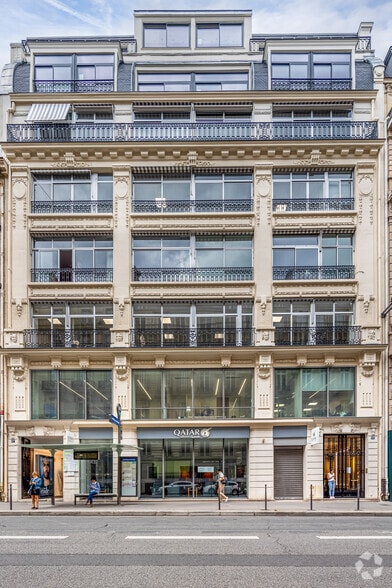 64 Rue La Boétie, Paris à louer - Photo du bâtiment - Image 3 de 4