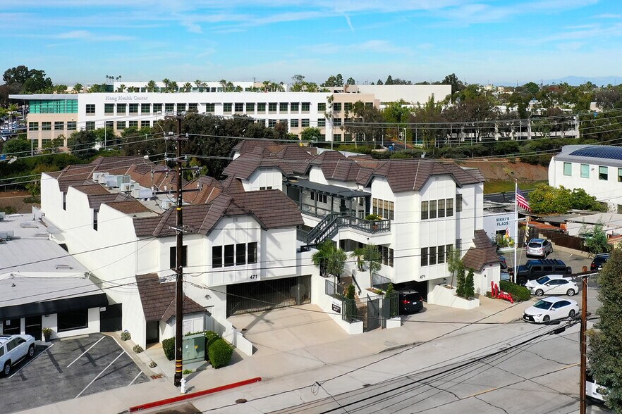 471 N Old Newport Blvd, Newport Beach, CA à louer - Photo du bâtiment - Image 2 de 11