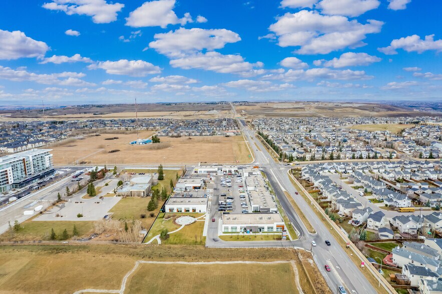 722 85th St SW, Calgary, AB à louer - Aérien - Image 3 de 8