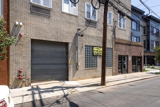 Plus de détails pour 50-52 Graham St, Jersey City, NJ - Commerce de détail à louer