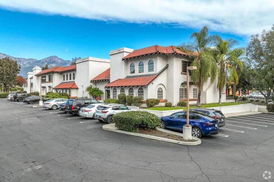 1113 Alta Ave, Upland, CA à louer - Photo du bâtiment - Image 2 de 28