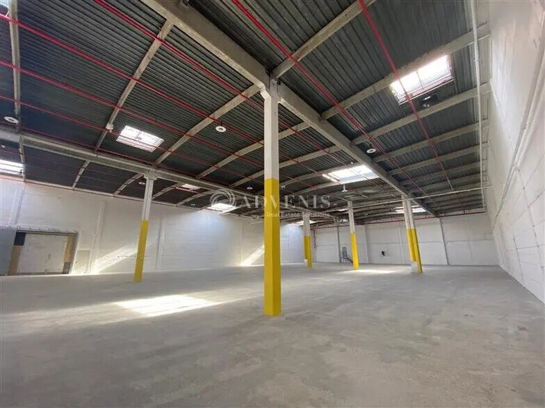 Flex in Rosny-sous-Bois for lease - Interior Photo - Image 3 of 6