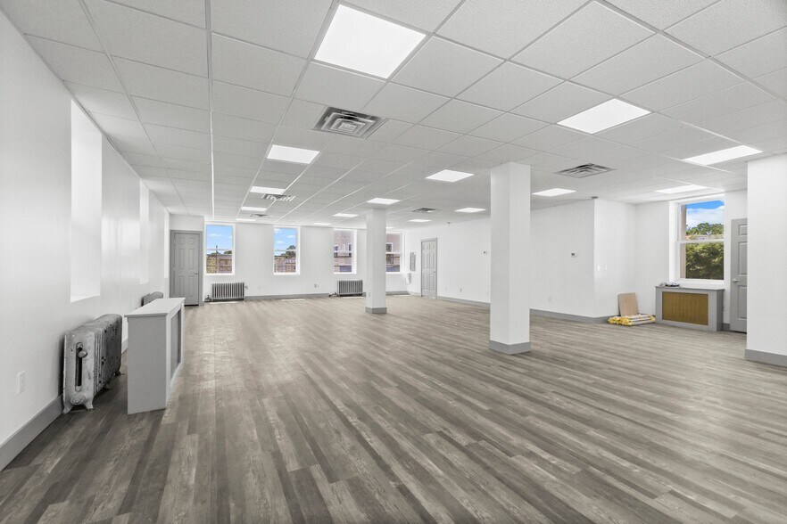 210 Augusta St, South Amboy, NJ à louer - Photo du bâtiment - Image 2 de 19