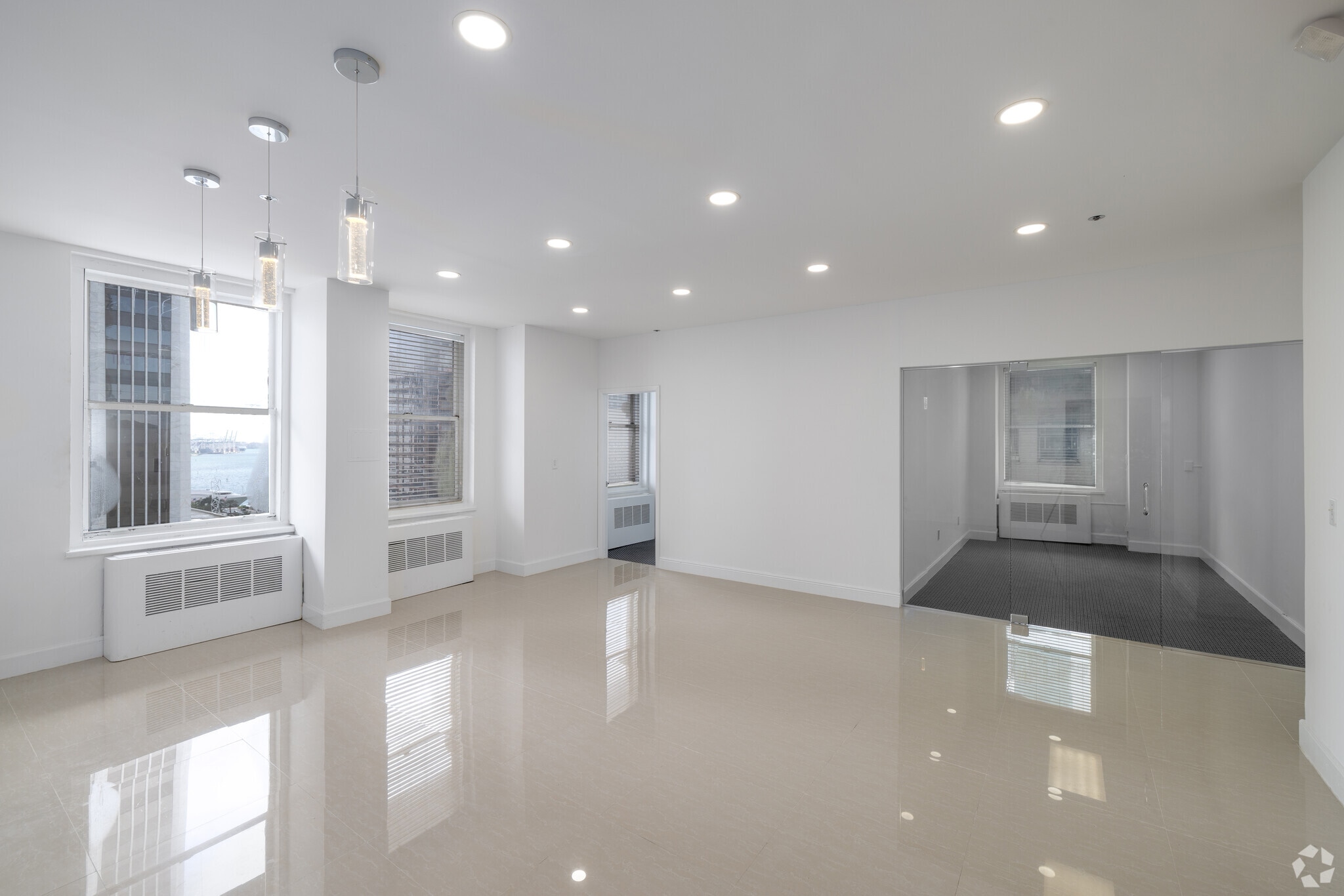 25 SE 2nd Ave, Miami, FL for lease Interior Photo- Image 1 of 2