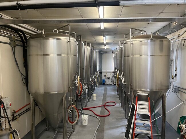 Plus de détails pour 320 Pierce St, Black River Falls, WI - Industriel à vendre