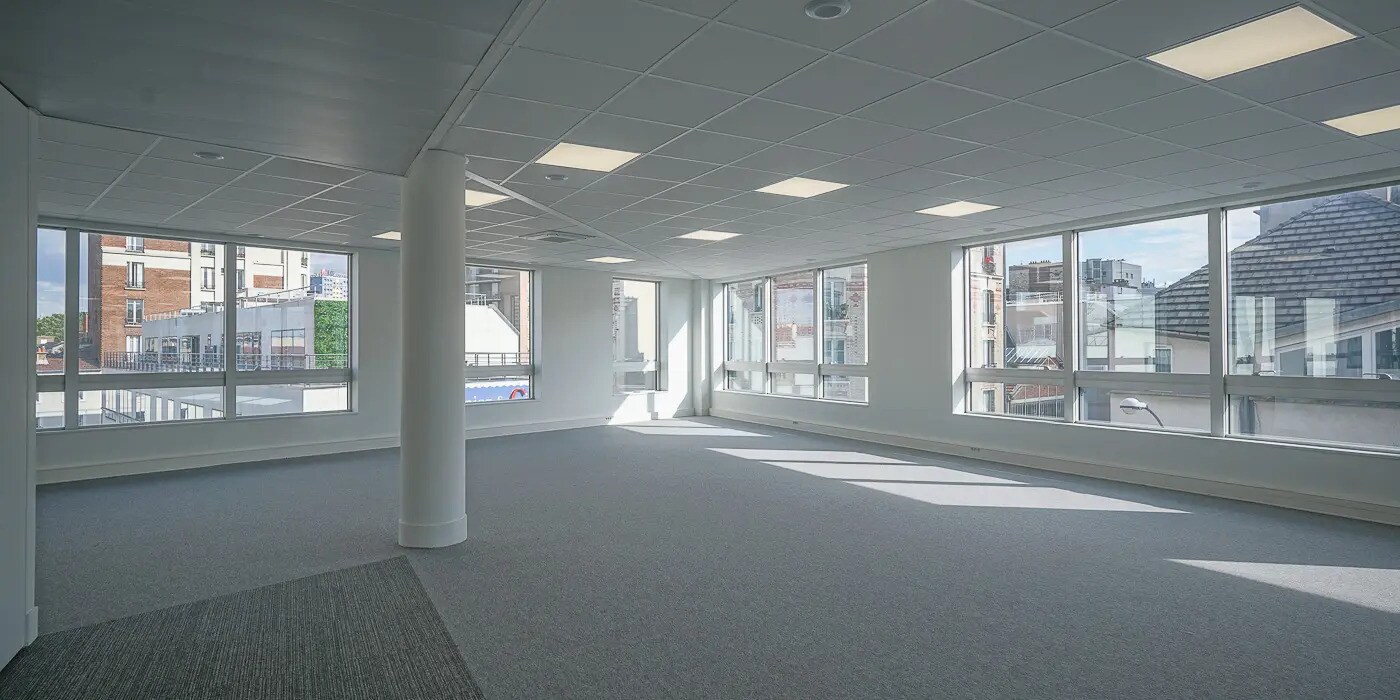 Office in Saint-Ouen-Sur-Seine for lease Interior Photo- Image 1 of 16