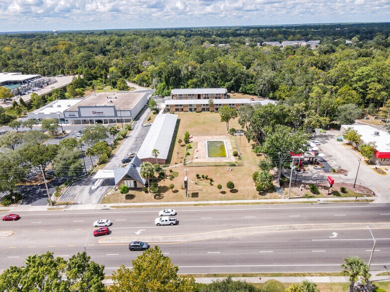 2820 NW 13th St, Gainesville, FL à louer - Photo du bâtiment - Image 2 de 16