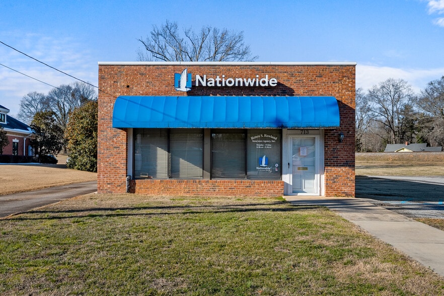 713 Anderson St, Belton, SC à vendre - Photo du bâtiment - Image 1 de 12
