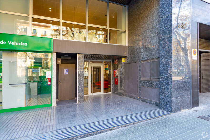 Gran Vía De Les Corts Catalanes, 680, Barcelona, Barcelona à louer - Photo du bâtiment - Image 2 de 4