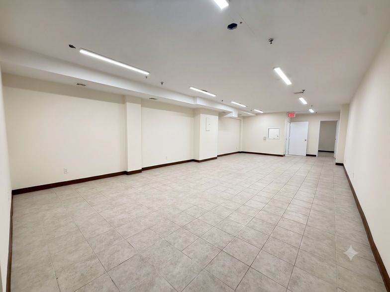 4102 Bell Blvd, Bayside, NY for lease - Building Photo - Image 1 of 14