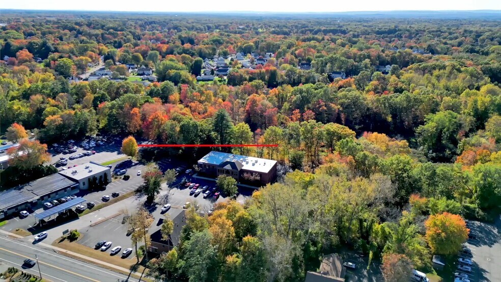 294 N Main St, East Longmeadow, MA à louer - Vidéo sur l’inscription commerciale - Image 2 de 14