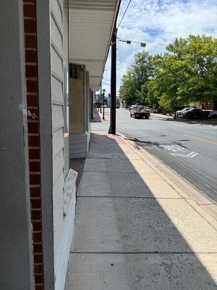 128 N Wayne Ave, Waynesboro, VA for lease - Building Photo - Image 2 of 14