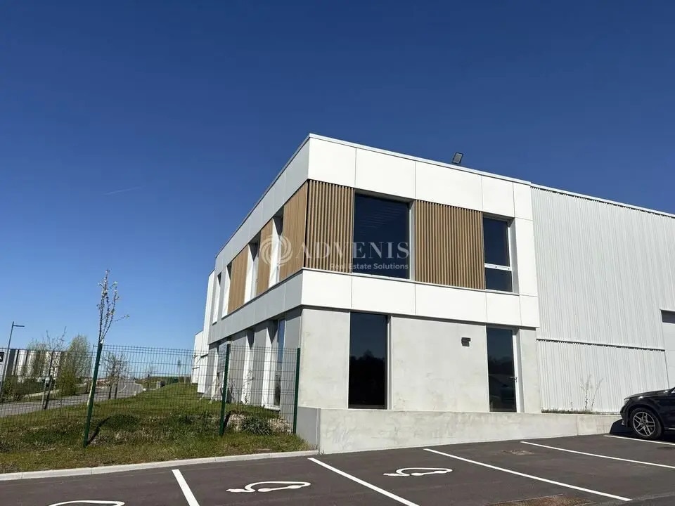 Flex in Rang-du-Fliers for lease Building Photo- Image 1 of 2