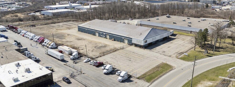 140 Market Dr, Milton, ON à vendre - Photo du bâtiment - Image 2 de 13