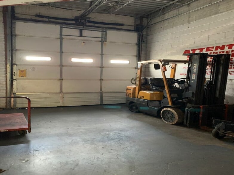 916 E Elizabeth Ave, Linden, NJ for lease - Interior Photo - Image 3 of 4