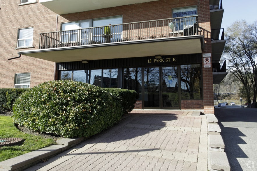 12 Park St E, Mississauga, ON for sale - Building Photo - Image 2 of 5