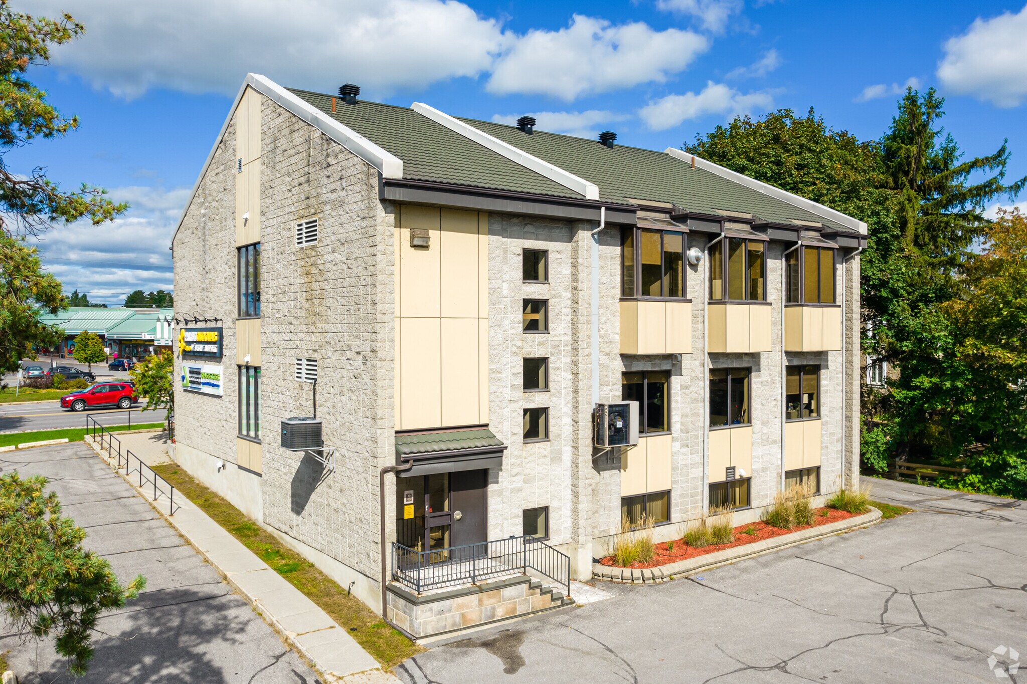 366 Rd Aylmer, Gatineau, QC for sale Primary Photo- Image 1 of 1