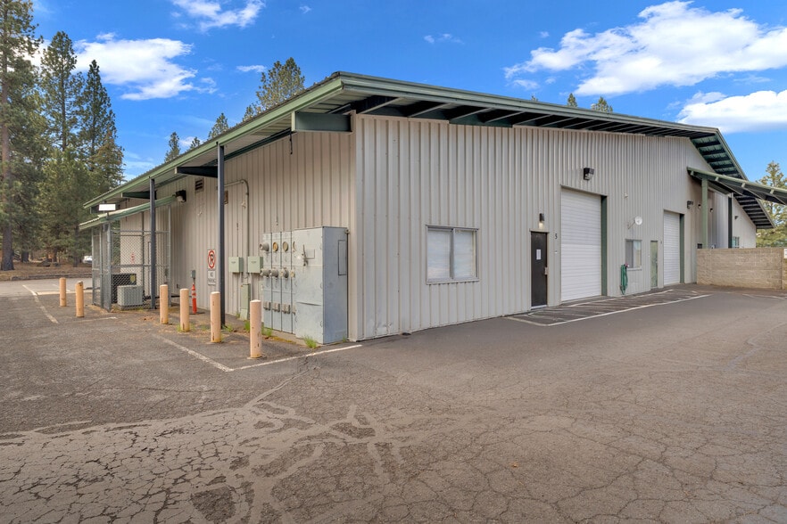 56857 Enterprise Dr, Sunriver, OR for lease - Building Photo - Image 3 of 15