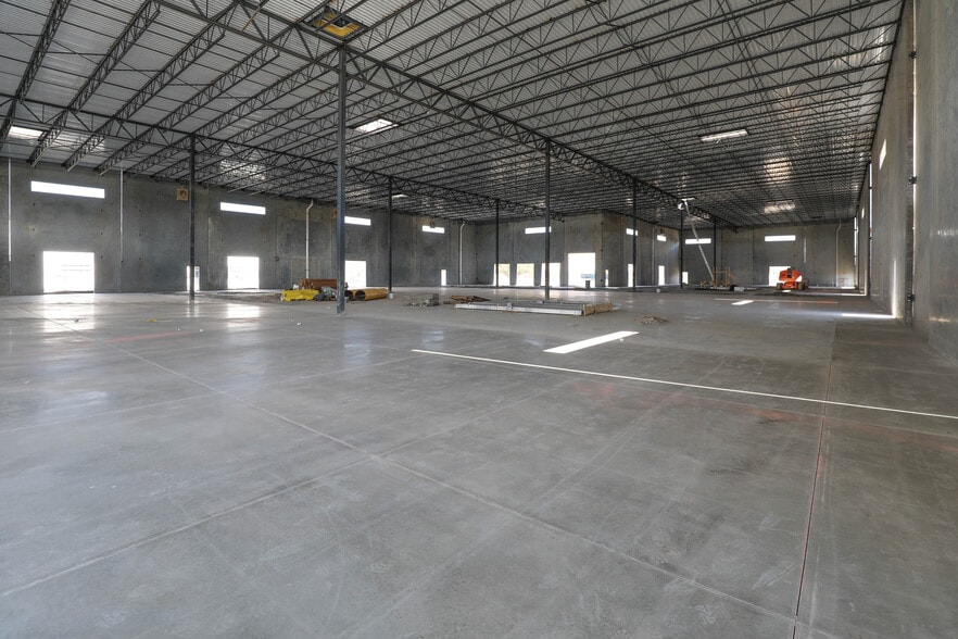 260 W Exchange Pky, Allen, TX for lease - Interior Photo - Image 2 of 11