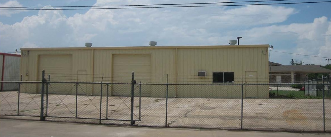 2407B S Houston Ave, Humble, TX for lease Primary Photo- Image 1 of 6