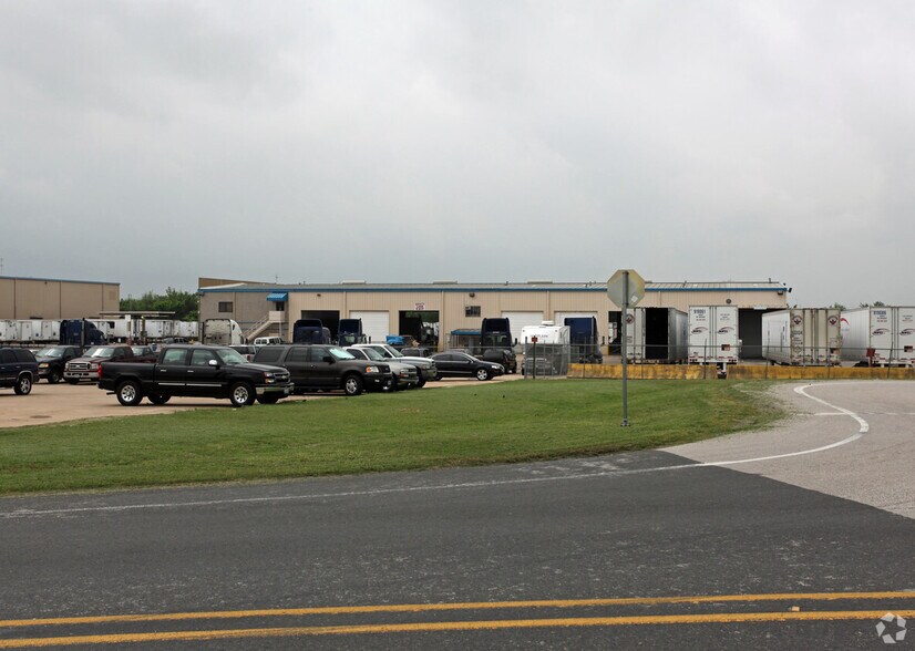 201 Butcher Rd, Waxahachie, TX à louer - Photo du bâtiment - Image 2 de 2