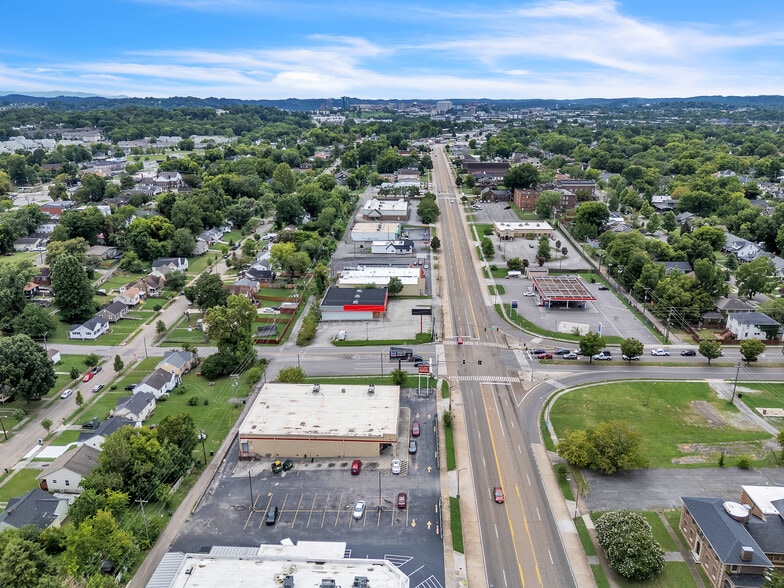 2604 E Magnolia Ave, Knoxville, TN à vendre - Aérien - Image 2 de 11