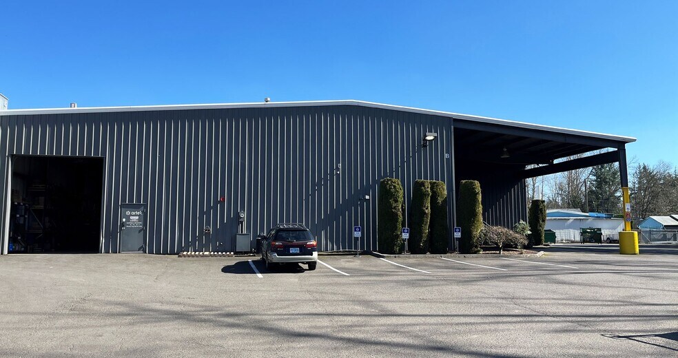 5300 SE Johnson Creek Blvd, Milwaukie, OR for lease - Building Photo - Image 1 of 5