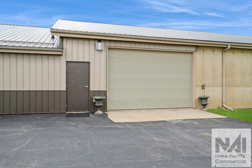 1070 Lyons Ln, Marion, IA à louer - Photo du bâtiment - Image 2 de 9