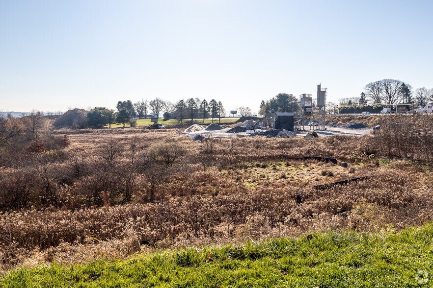 247 Zion Church Rd, Shoemakersville, PA à louer - Photo du bâtiment - Image 2 de 3