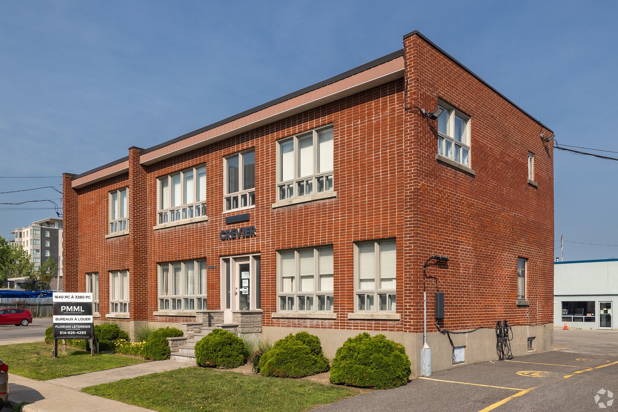 2017-2025 Rue Lucien-Thimens, Saint-Laurent, QC for sale Primary Photo- Image 1 of 1
