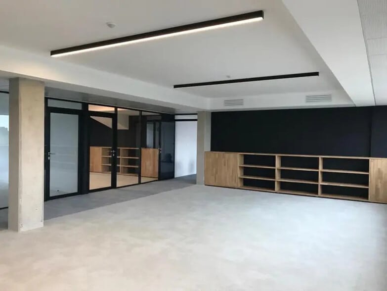 22 Quai Gallieni, Suresnes for lease - Building Photo - Image 3 of 19