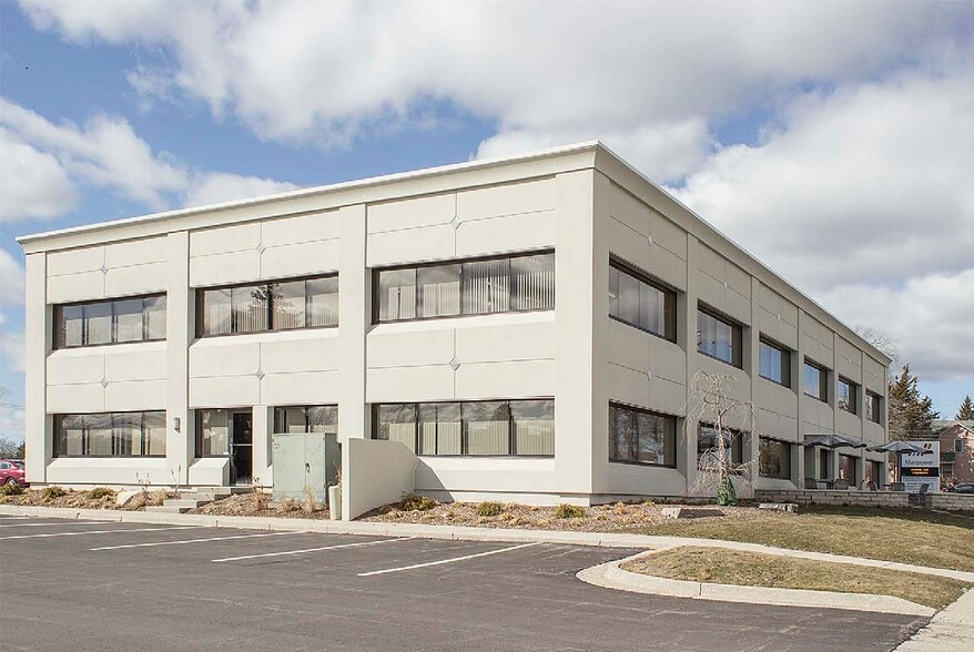 741 N Cedar St, Lansing, MI à louer - Photo du bâtiment - Image 2 de 2