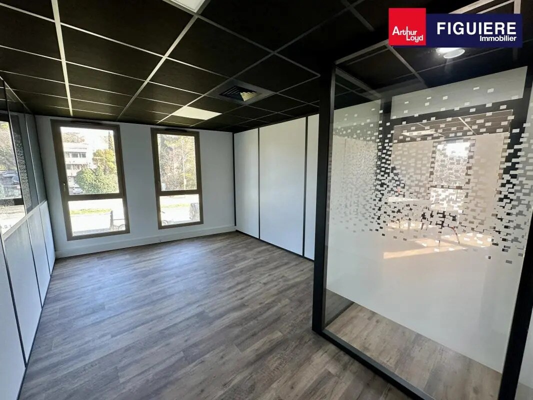 496 Avenue Henri Mauriat, Aix-en-Provence for lease Interior Photo- Image 1 of 10