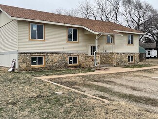 Plus de détails pour 124 W 8th St, Douglass, KS - Multi-résidentiel à vendre