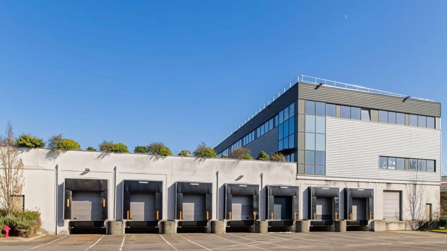 Industrial in Saint-Denis for lease Building Photo- Image 1 of 12