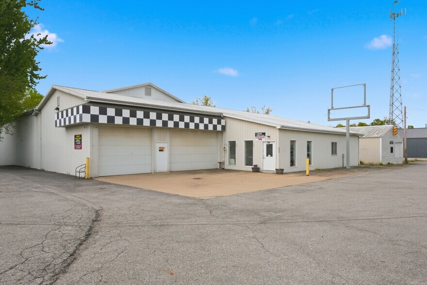 645 W 155 S, Angola, IN à vendre - Photo du bâtiment - Image 2 de 35
