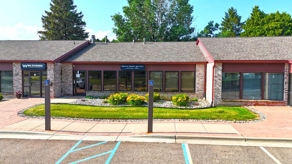 1350 E Lake Lansing Rd, East Lansing, MI à louer - Photo du bâtiment - Image 2 de 2