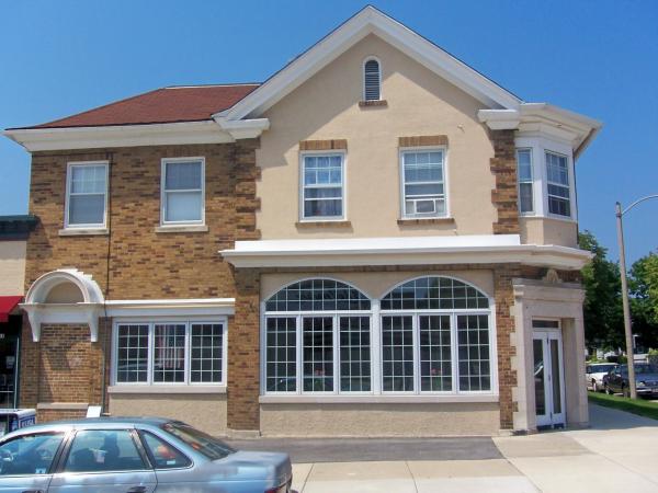 6100 W Bluemound Rd, Wauwatosa, WI à louer - Photo du bâtiment - Image 3 de 22