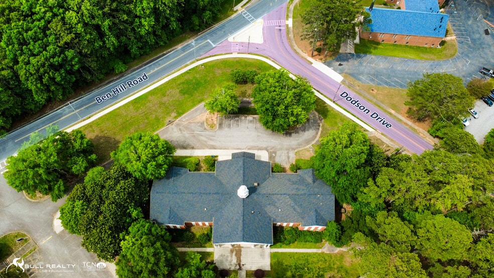 2605 Ben Hill Rd, East Point, GA for sale - Building Photo - Image 3 of 20