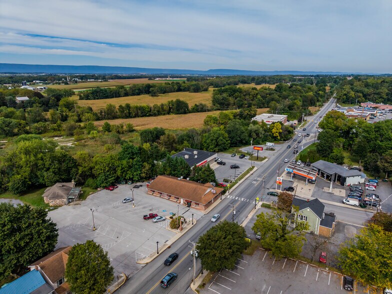 487 E King St, Shippensburg, PA à vendre - Photo du bâtiment - Image 3 de 14