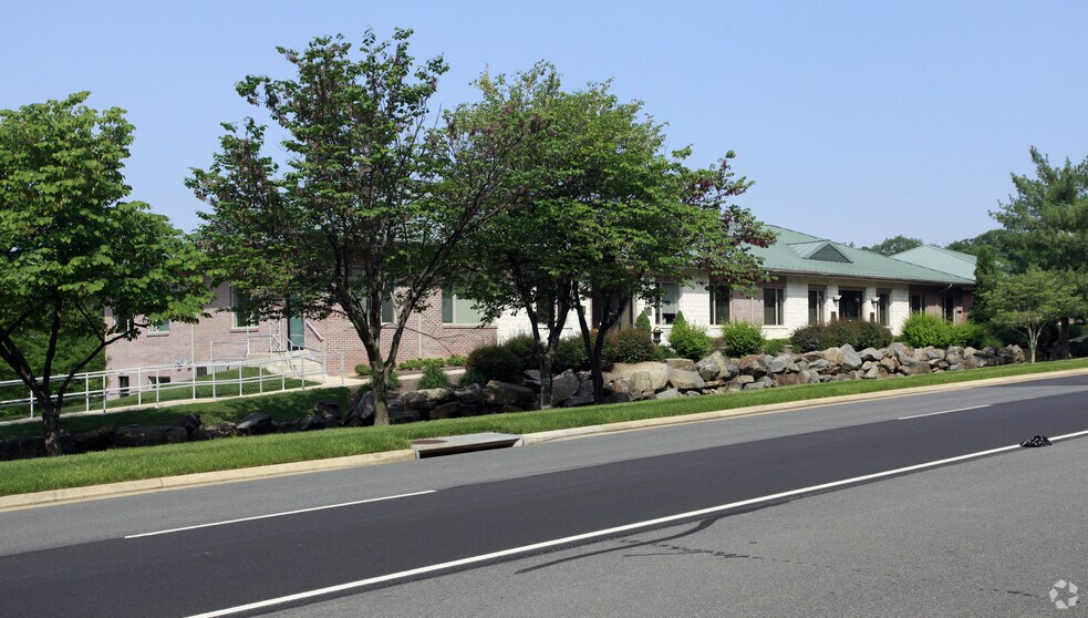 44135 Woodridge Pky, Lansdowne, VA for sale - Building Photo - Image 3 of 4