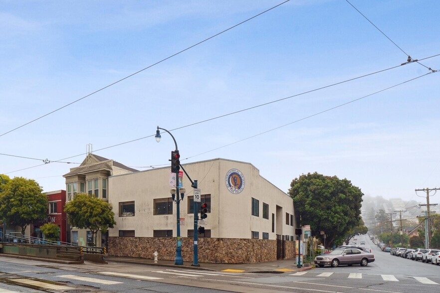 390 Ashton Ave, San Francisco, CA à vendre - Photo du bâtiment - Image 2 de 19