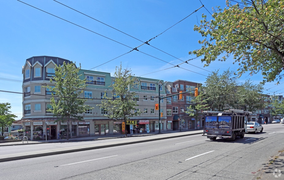 470-560 Kingsway, Vancouver, BC à vendre - Photo du bâtiment - Image 2 de 4
