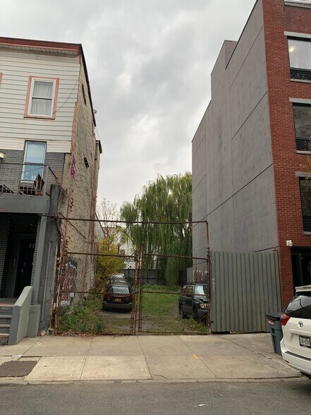 1 S 1st St, Brooklyn, NY à vendre - Photo du bâtiment - Image 2 de 3