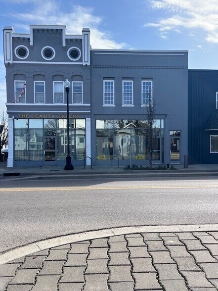 621 N Main St, Evansville, IN à louer - Photo du bâtiment - Image 2 de 6