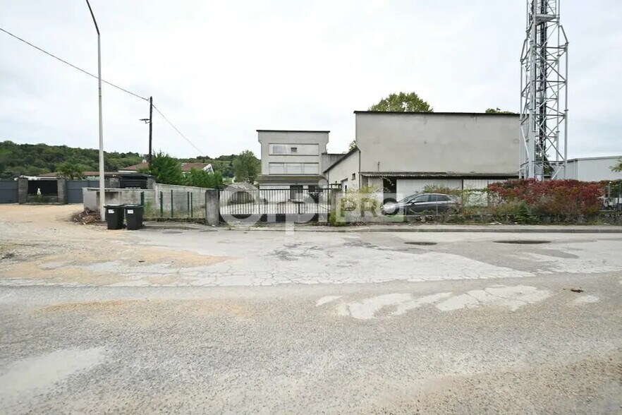 Flex dans Bourgoin-Jallieu à louer - Photo du bâtiment - Image 2 de 6